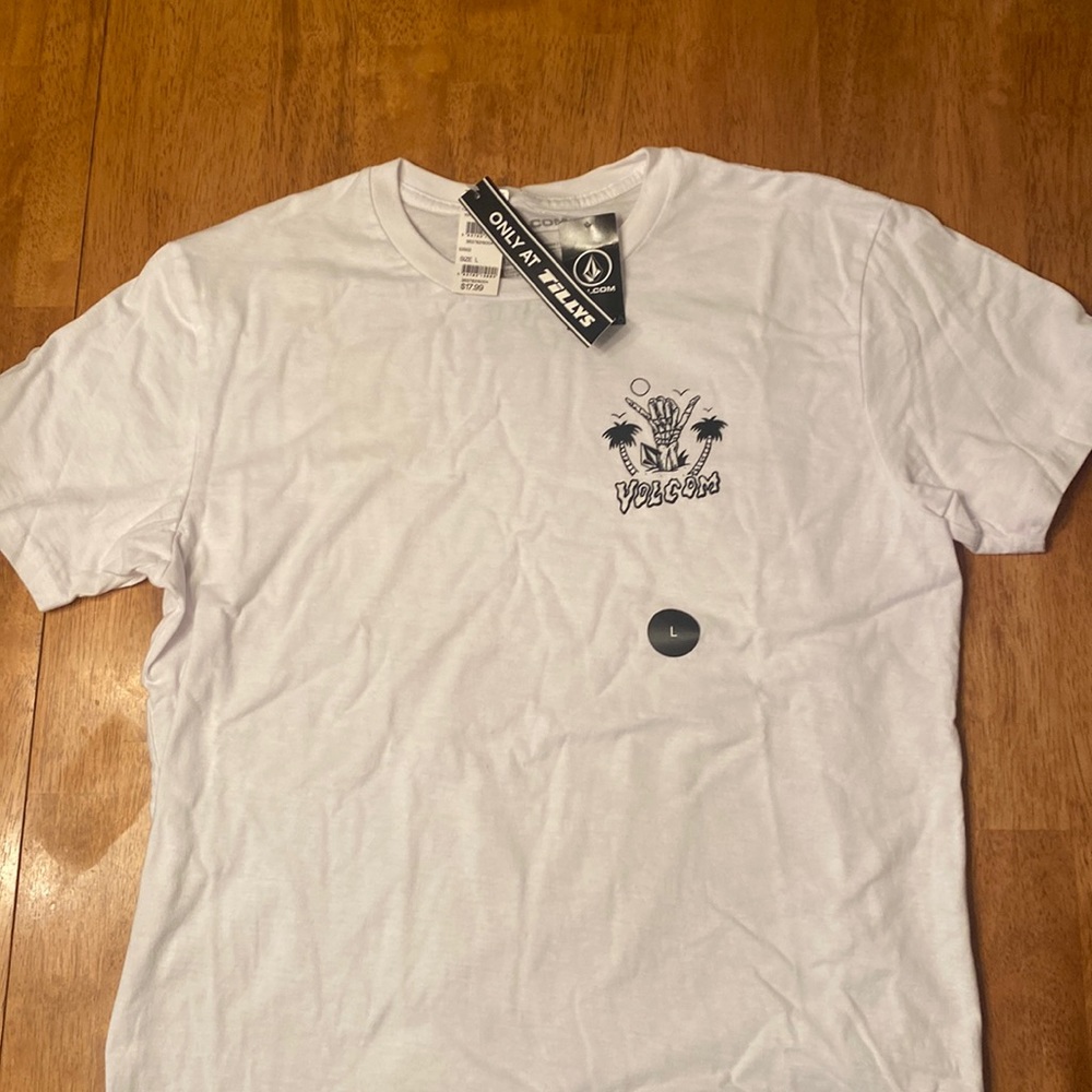 Volcom T-Shirt, Size Large. NWT